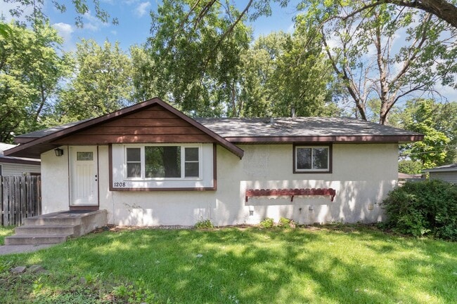 1208 82nd Ave N in Minneapolis, MN - Building Photo - Building Photo
