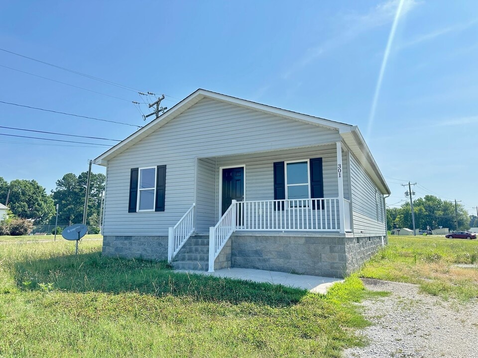 301 Greene St in South Hill, VA - Building Photo