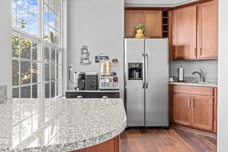 THE LAKES AT TOWN CENTER in Hampton, VA - Building Photo - Interior Photo