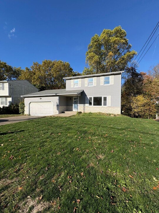 432 Tammery Dr in Tallmadge, OH - Building Photo