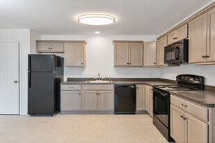 24 Jersey Way in Morristown, VT - Building Photo