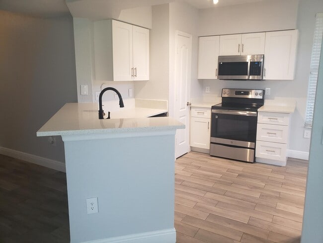 property at 909 Belmont Pl