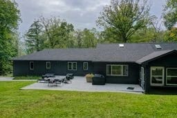 property at 802 Larchmont Rd