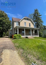 909 5th Ave in Eau Claire, WI - Building Photo - Building Photo