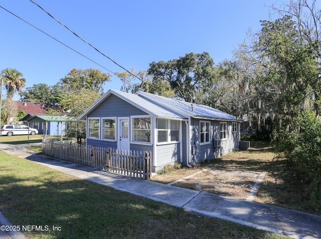 505 N 9th St in Palatka, FL - Foto de edificio - Building Photo