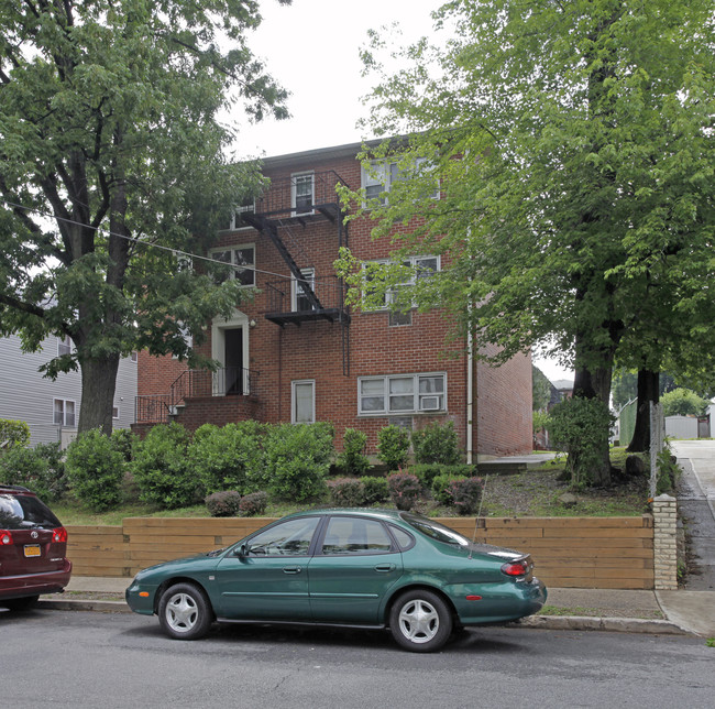 317 Jewett Ave in Staten Island, NY - Foto de edificio - Building Photo