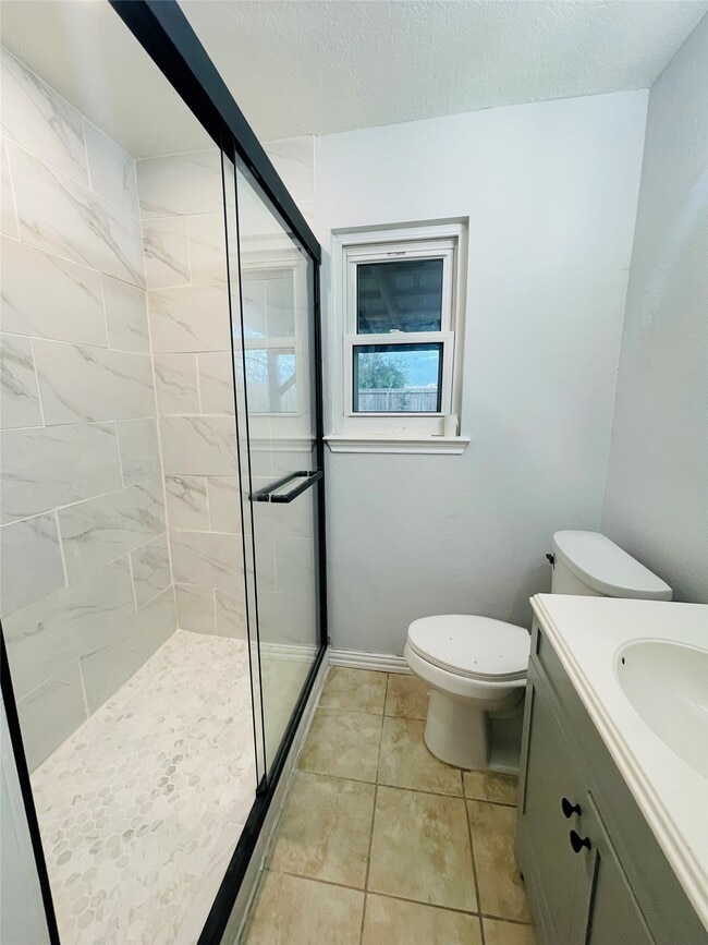 property at 1225 Clover Dr