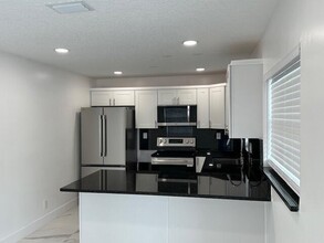 712 Gotham Ct in West Palm Beach, FL - Building Photo - Building Photo