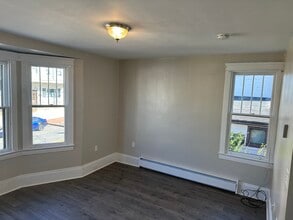 106 Saint John St, Unit 2 in Schuylkill Haven, PA - Foto de edificio - Building Photo