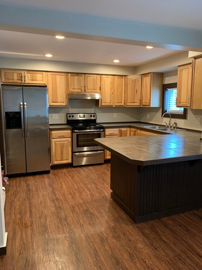 15 Bower St, Unit Apartment 2 in Bangor, ME - Building Photo - Building Photo