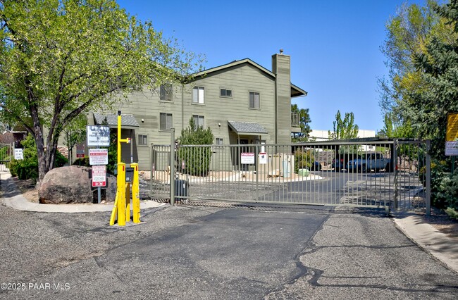 1121 Boulder Park Ave in Prescott, AZ - Foto de edificio - Building Photo