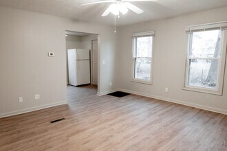 202 S Western Ave, Unit 1N in Bloomington, IL - Building Photo - Building Photo
