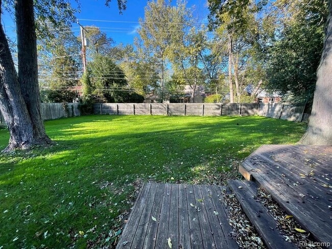 1749 E Maple Rd in Birmingham, MI - Building Photo - Building Photo