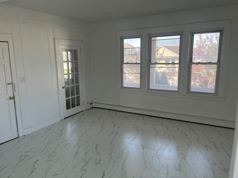 247 Elm St, Unit 2 in Elmwood Park, NJ - Foto de edificio