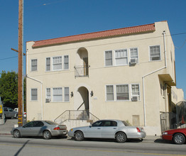 4537 Fountain Ave in Los Angeles, CA - Foto de edificio - Building Photo