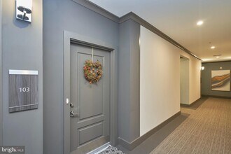2319 Field Point Rd-Unit -103 in Herndon, VA - Building Photo - Building Photo