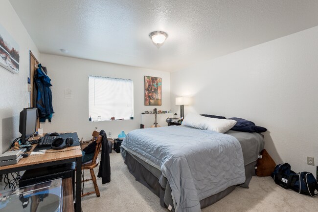 20117 Forest Park Dr NE in Shoreline, WA - Building Photo - Building Photo