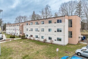 Robert Giaimo House in Branford, CT - Building Photo