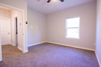 15629 Holly Dr in Montgomery, TX - Foto de edificio - Building Photo