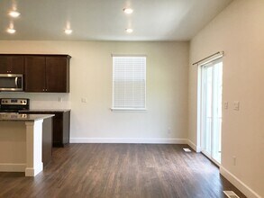 2997 E S Village Dr in Layton, UT - Building Photo - Building Photo