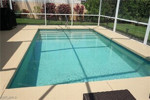 4194 St George Ln in Naples, FL - Building Photo