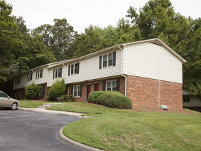 Parkview Terrace in Jamestown, NC - Building Photo - Building Photo