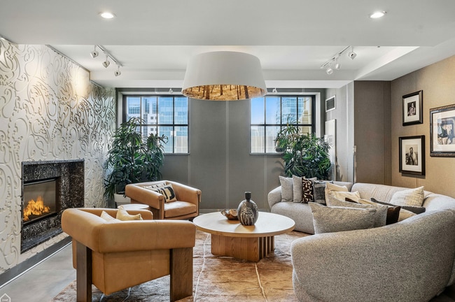 222 W Randolph St, Unit 3401 in Chicago, IL - Building Photo - Building Photo
