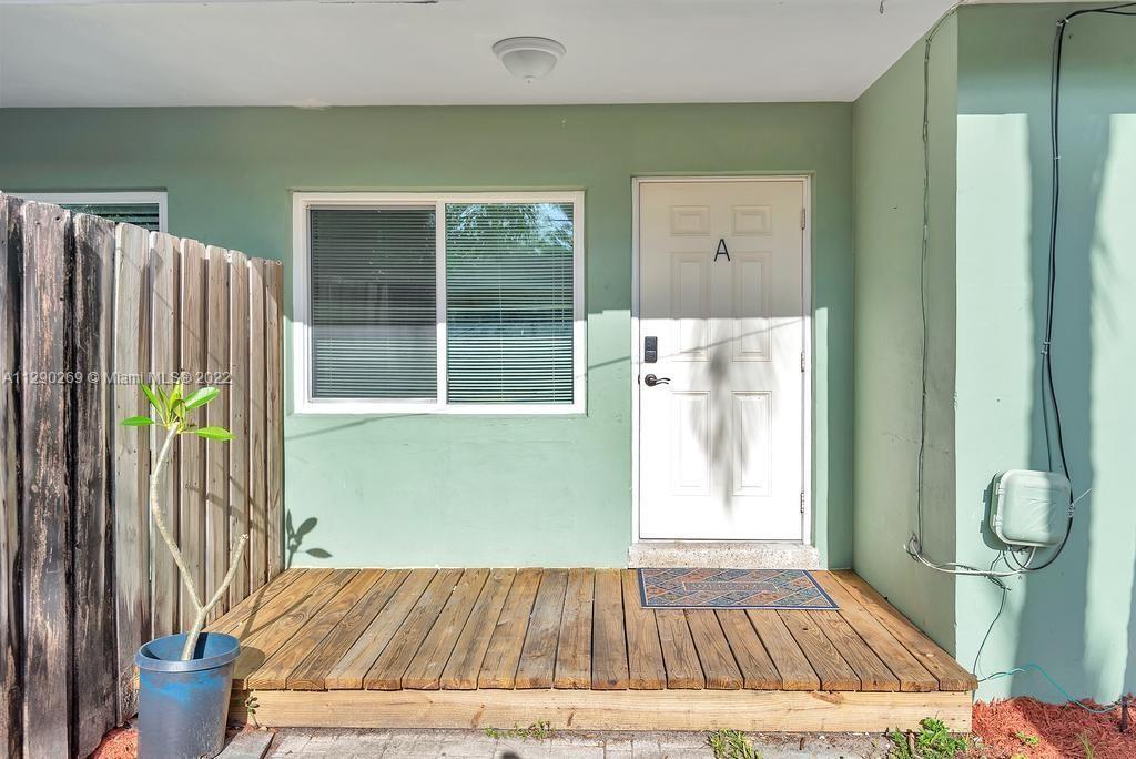 1050 SW 30th St, Unit 1-2 in Fort Lauderdale, FL - Building Photo