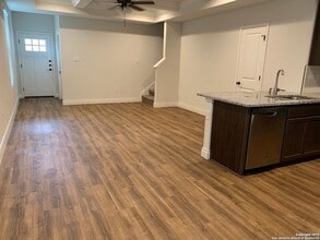 333 Untermaier St in New Braunfels, TX - Foto de edificio - Building Photo