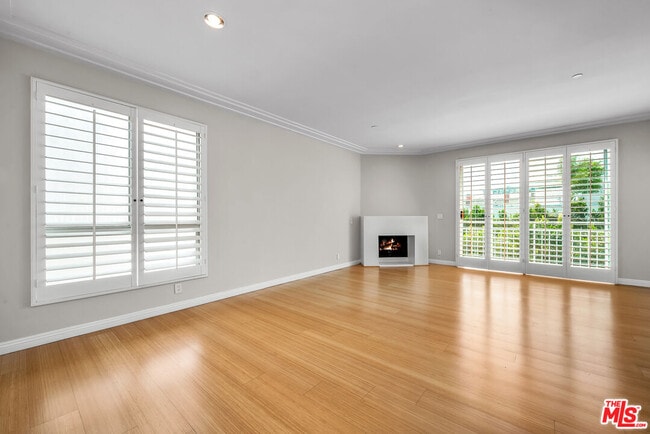 117 S Clark Dr in West Hollywood, CA - Building Photo - Building Photo