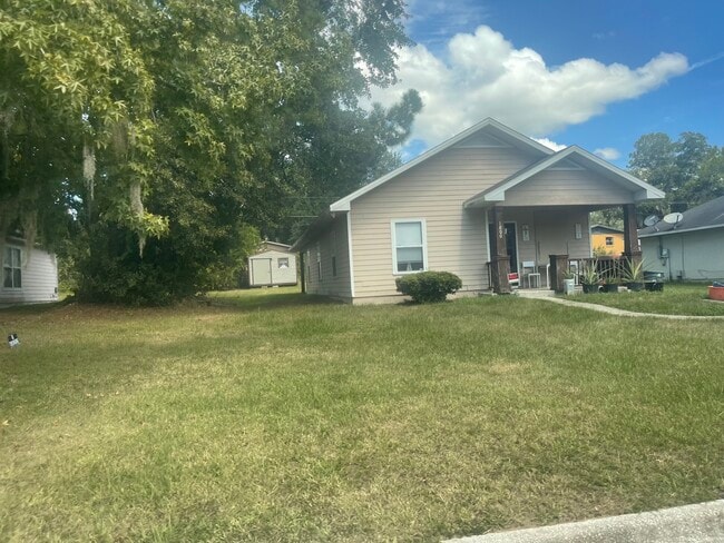 property at 1800 SE 14th Ave