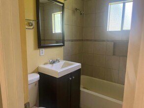 717 Lorrain St in Angleton, TX - Building Photo - Building Photo