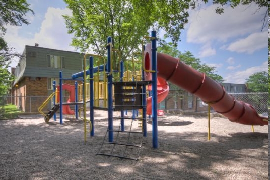 Shamrock Court Apartments in St. Paul, MN - Building Photo