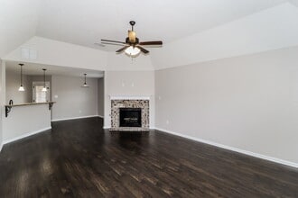 9466 Darren Cir S in Cordova, TN - Foto de edificio - Building Photo