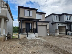 261 Benninger Dr in Kitchener, ON - Building Photo - Building Photo
