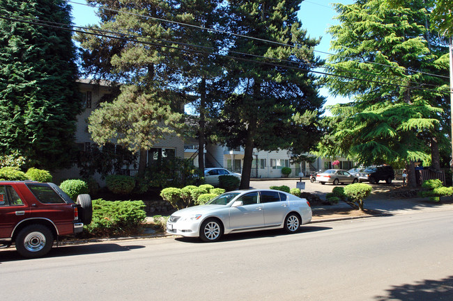 1802-1828 NE Hancock St in Portland, OR - Building Photo - Building Photo