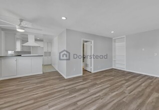 10949 Fruitland Dr in Studio City, CA - Building Photo - Building Photo