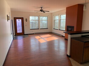 14 W 5th St, Unit Unit 2 in Duluth, MN - Building Photo - Building Photo