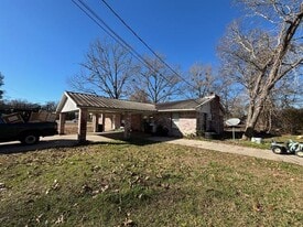 1214 Martin Luther King Dr in Livingston, TX - Building Photo