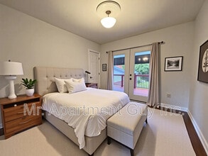 272 Upper Paradise Rd in Hamilton, ON - Building Photo - Building Photo