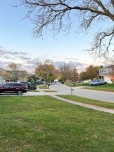 666 Mariner Dr in Elgin, IL - Building Photo - Building Photo