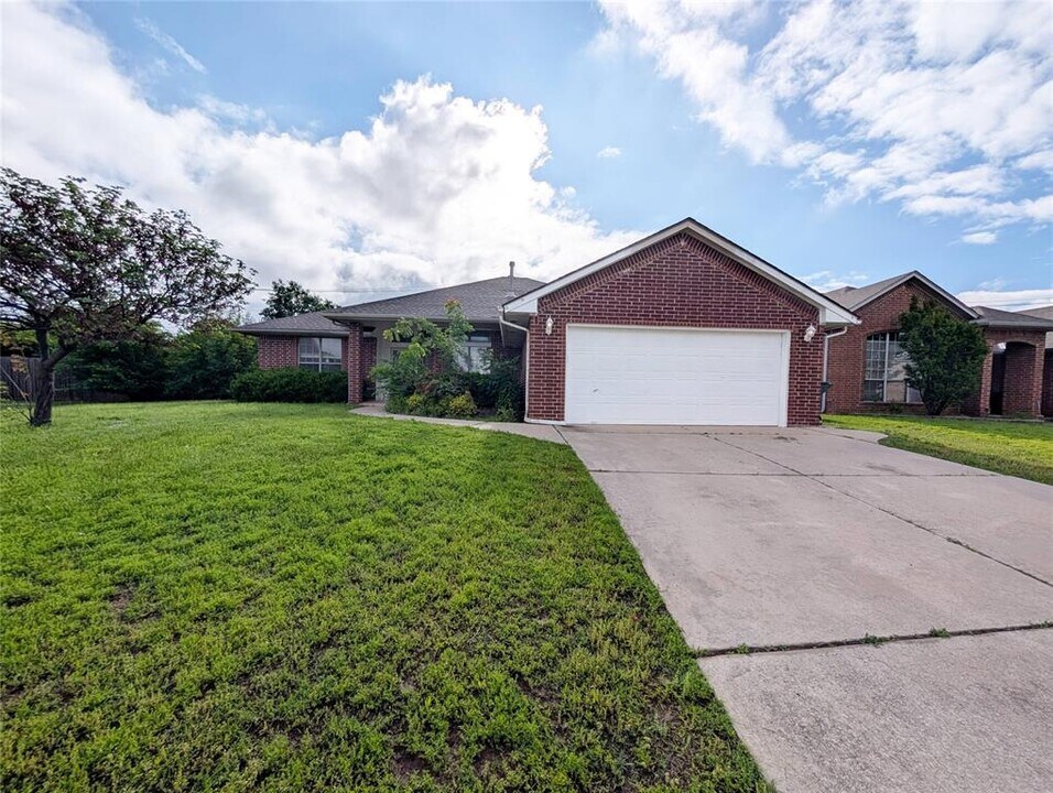 2500 Nantucket Ave in Edmond, OK - Building Photo