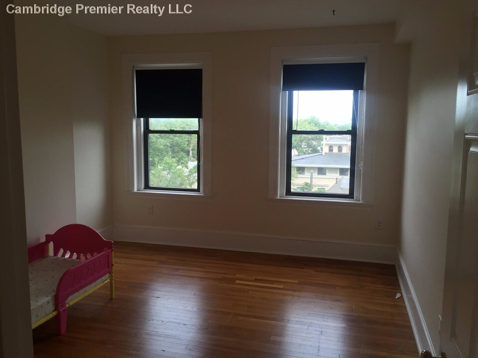 885 Massachusetts Ave, Unit 8 in Cambridge, MA - Building Photo