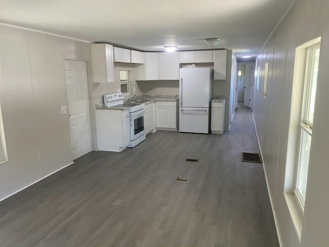 4 Crest Ave in Mount Dora, FL - Building Photo - Building Photo