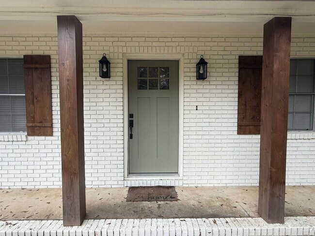 2033 Doomar Dr in Tallahassee, FL - Building Photo - Building Photo