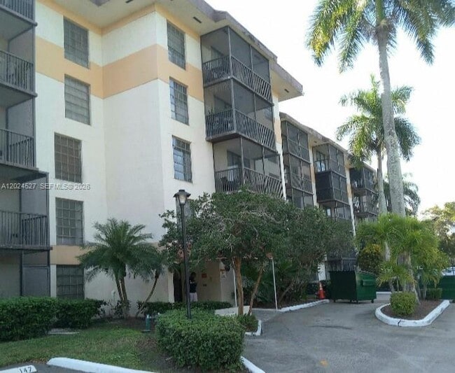5570 NW 44th St