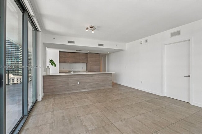 1300 S Miami Ave in Miami, FL - Building Photo - Building Photo