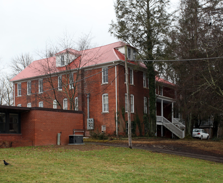 110 Fayette Ave in Fayetteville, WV - Building Photo