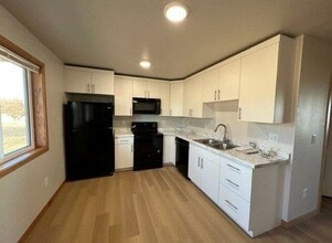 Woodbend Apartments in Rancho Cucamonga, CA - Building Photo - Building Photo