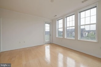 400 Cameron Station Blvd in Alexandria, VA - Foto de edificio - Building Photo